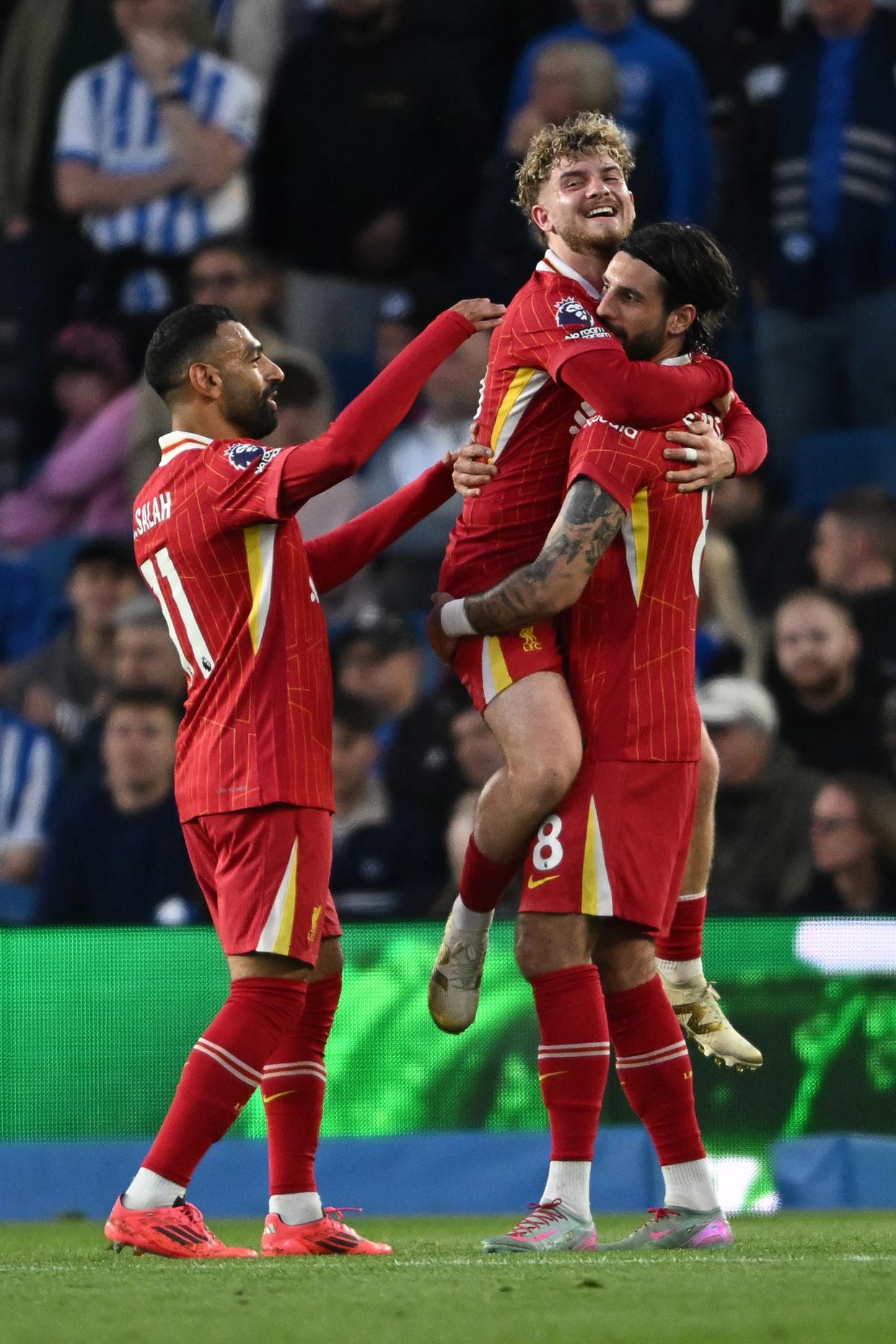 关于今夜英超焦点战，利物浦状态回暖，气氛紧张，团队化学反应显著的信息