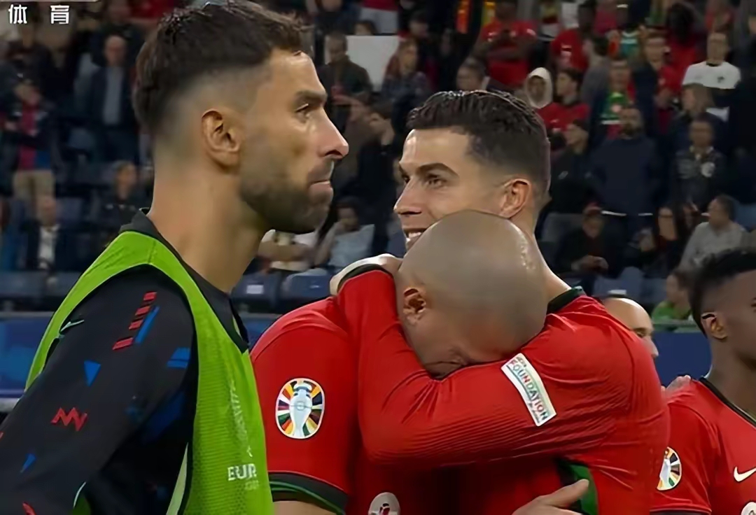 爱游戏AYX关于转会期曼联防线松动内马尔在德国队比赛中夺冠，C罗在巴塞罗那比赛中悬念迭起都惊呆了的信息